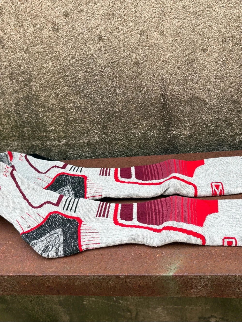 Evolution Socks Unisex Medium M6.5-8 W8-10 Technical Ski Snowboard Grey/red Nwt